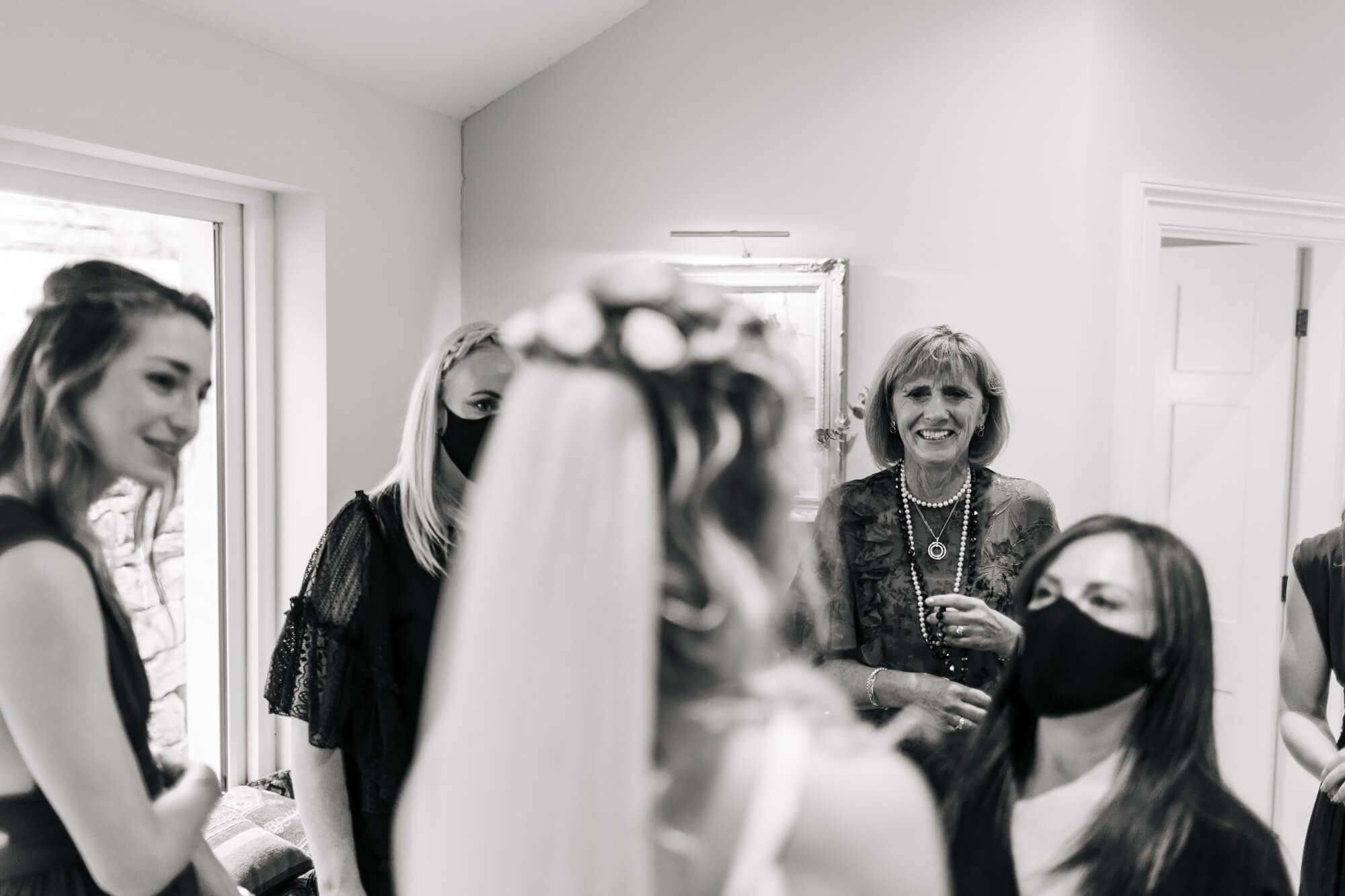 Mum sees the bride for the first time