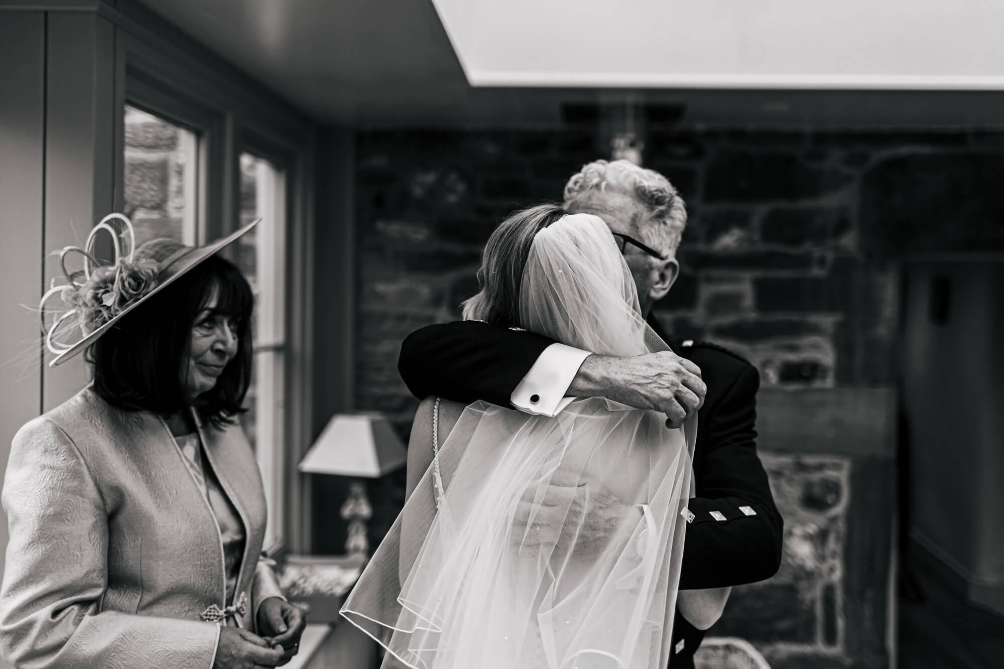 Dad sees his daughter in her wedding dress for the first time