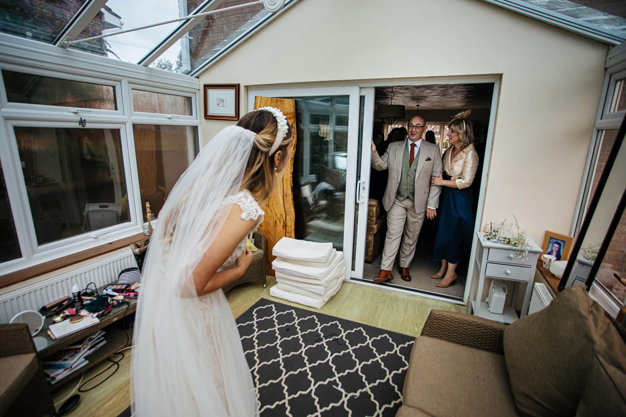 Dad seeing the bride for the first time