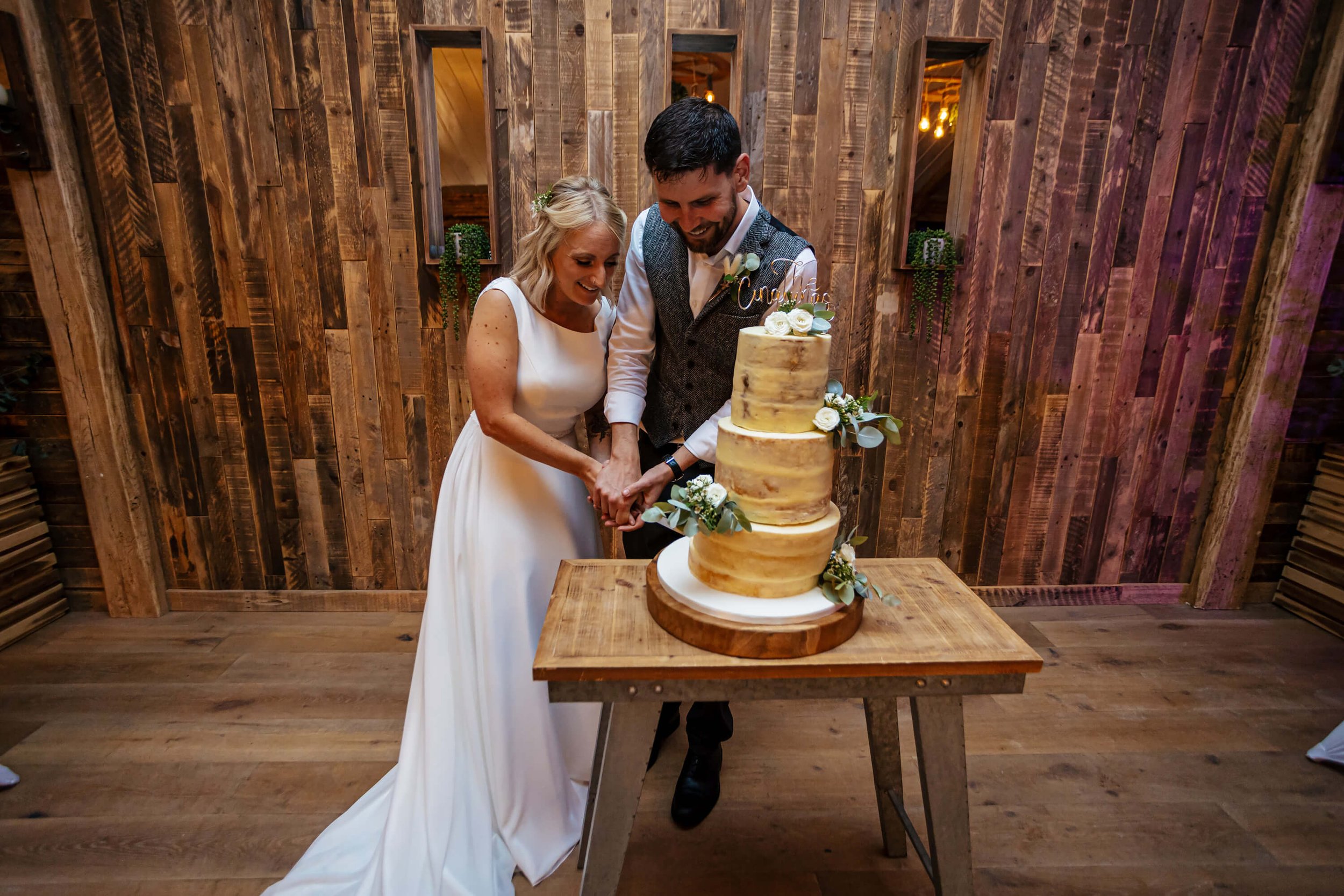 Bride and groom cut the cake at the wedding