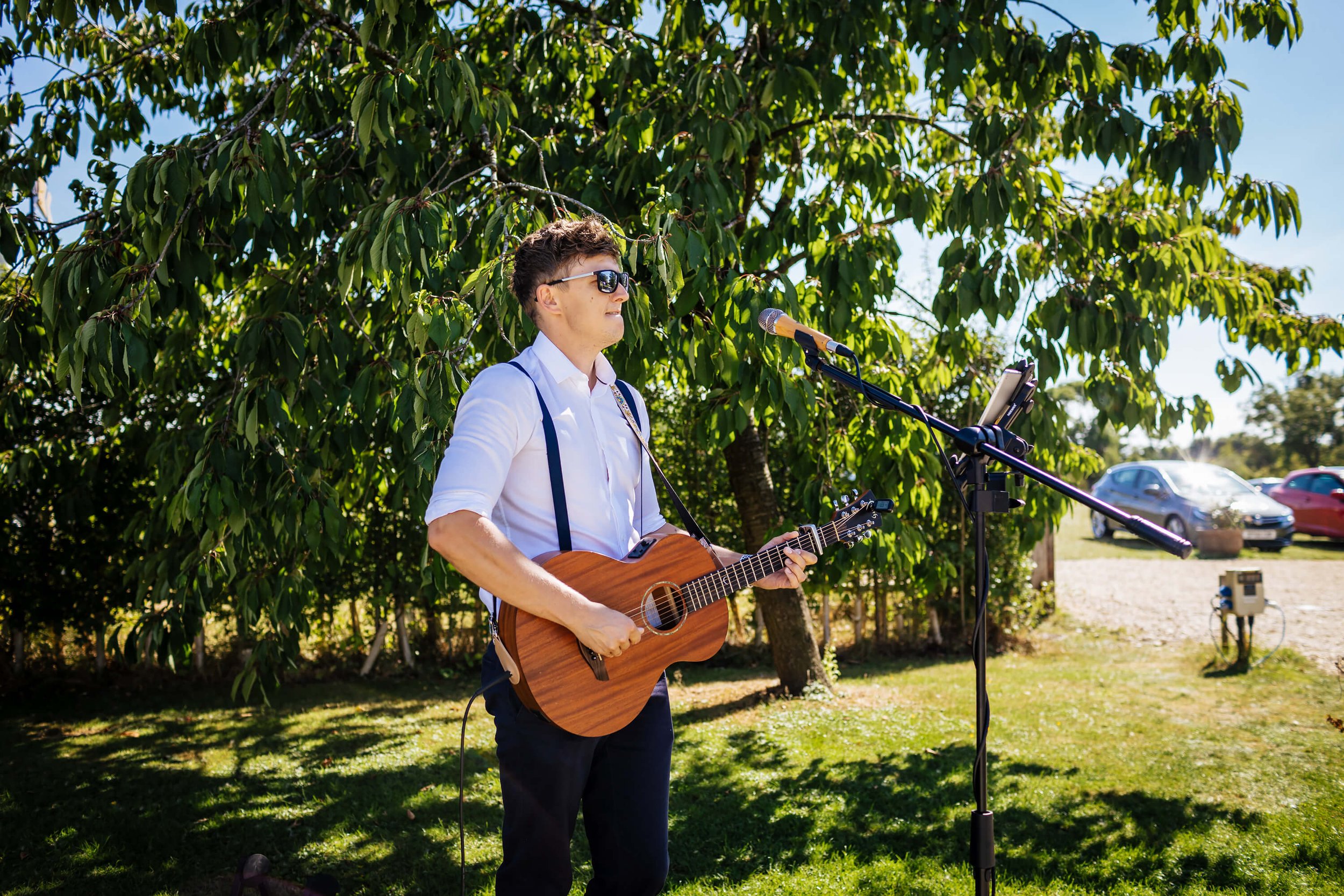 Acoustic guitarist at an outdoor wedding