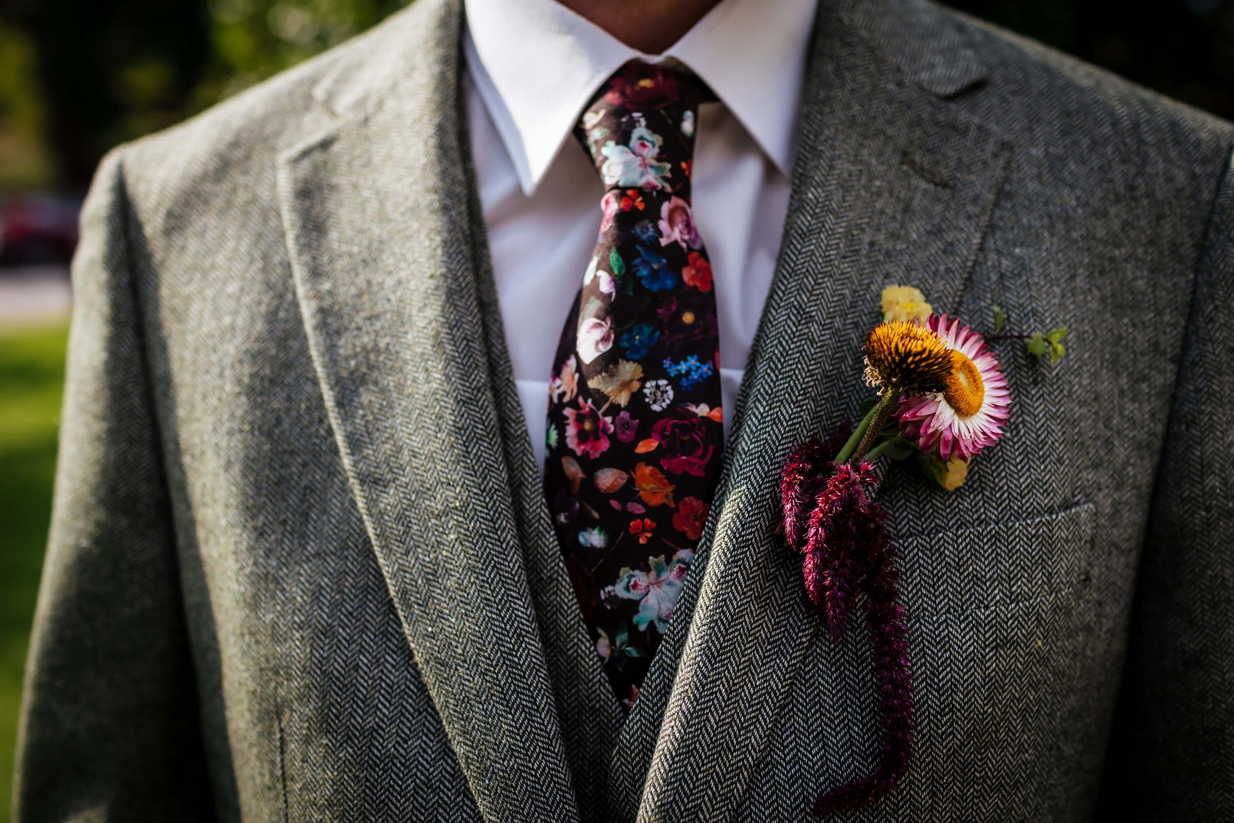 The groom's tie and buttonhole ready for a wedding