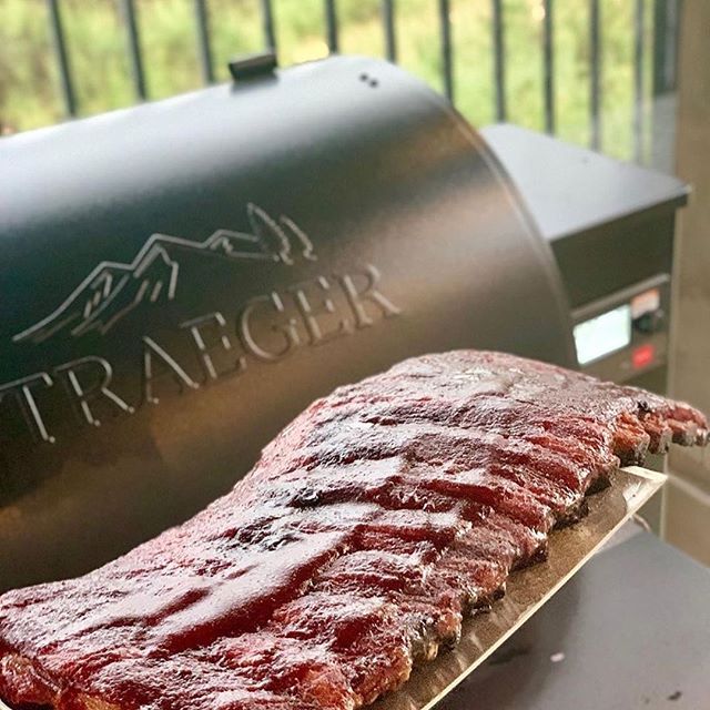 Baby back, St. Louis, or Spare; what's your favorite cut of ribs? @bigrigg_bbq showing off some delicious baby back ribs 🔥⁠⠀
------------------------------------------⁠⠀
#Traeger #TraegerGrills #TraegerBBQ #Pork #Ribs #BabyBackRibs #porkribs #traege