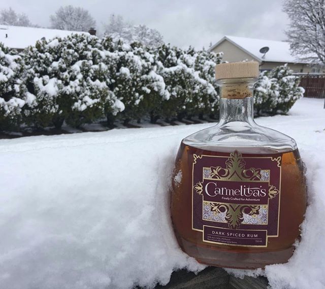 Who needs a freezer when you have snow? Spice up your Wednesday with @carmelitasrum! &bull;
&bull;
&bull;
&bull;
&bull;
#BoozyTalk #craftcocktails #classicocktails#CocktailsAndDreams #homebartenders#summercocktails #cocktailoftheday#liquorgram #drink