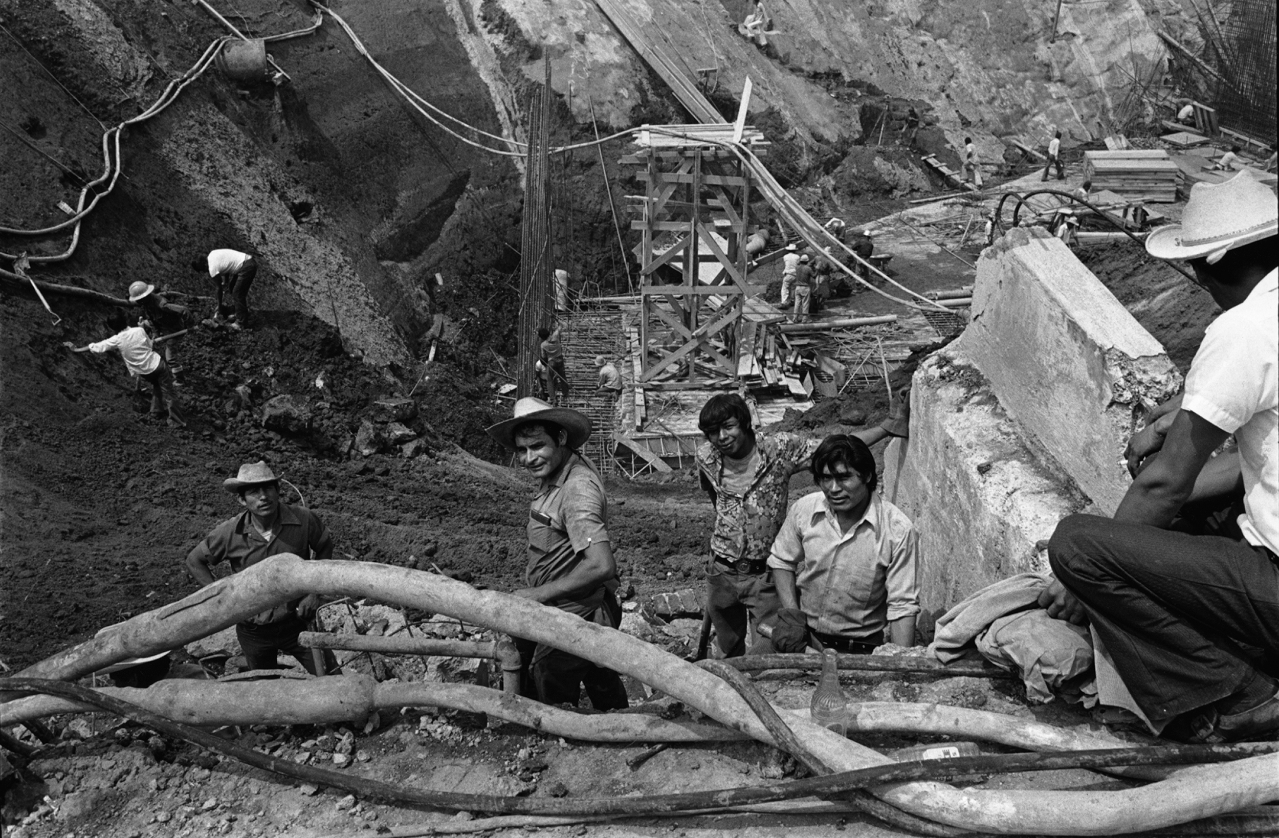 Mexico City Subway Construction Workers_1975_1.jpg