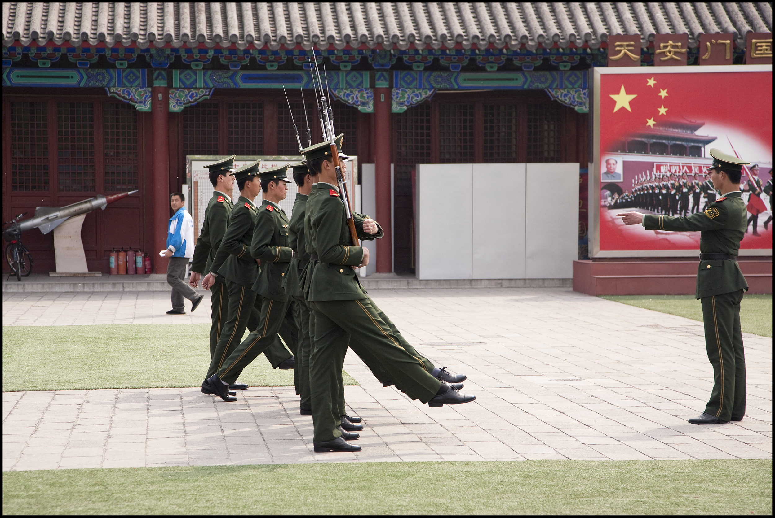 Forbidden City Soldiers 1 18 inch.jpg
