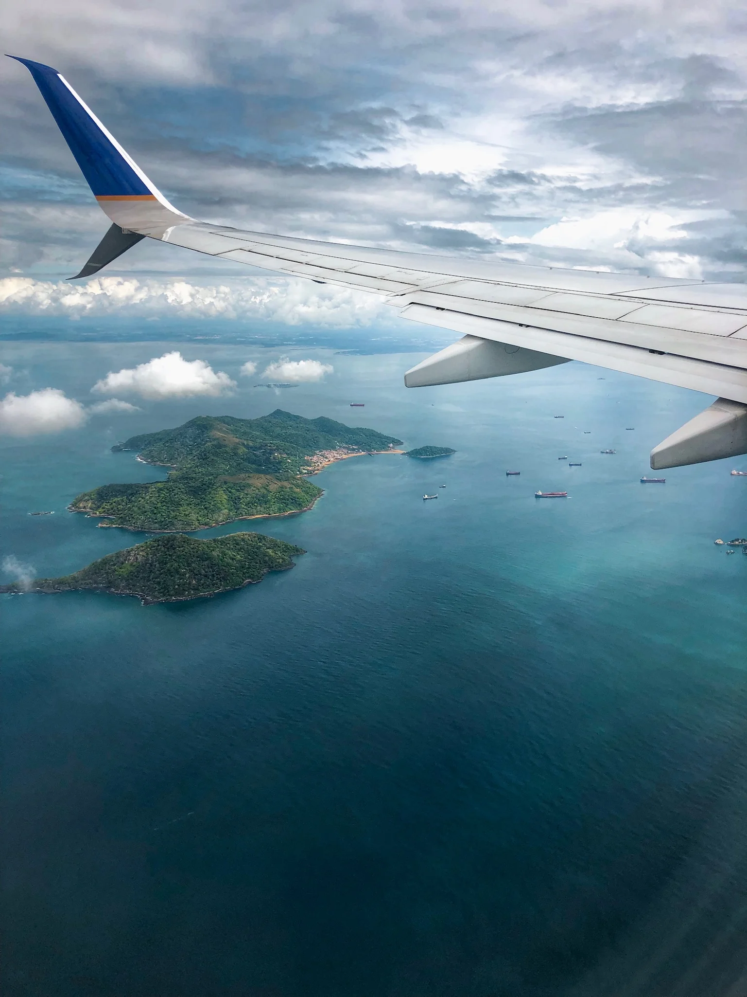 NAVIGATE: Airplane Etiquette 101: The All-Star Cast