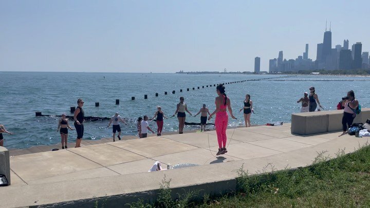 WHAT A CREW &amp; WHAT A VIEW! 🌊🌞Had such a blast teaching my signature GET ROPED&trade;️ class at @strengthinthecity Fitness &amp; Music Festival, Chicago this weekend! It was hot AF (95 degrees and 100000% humidity 🥵) but my class totally crushe