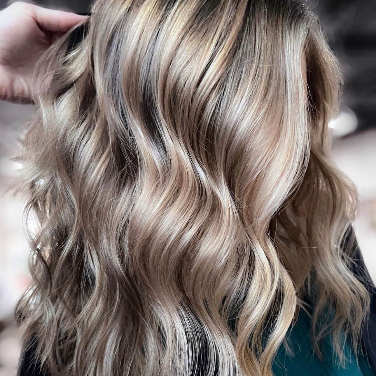 We love a dimensional bronde🥰
@land_of_ozz 🍄

Going on now✨
Get a $300 gift card for $250❤️
Click the link in our bio or stop by during business hours to purchase🎁