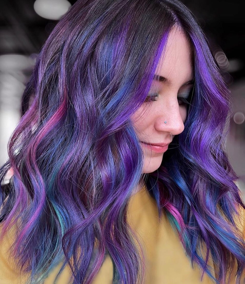 MIDNIGHT VIOLET💜
@land_of_ozz ✨

We are taking new clients! Call us to book🤩

&bull;
&bull;
&bull;
&bull;
&bull;
#Vividbalayage #vividhaircolor #pittsburghhairstylist #pittsburghhair #pittsburghhairsalon #pghhair #pghhairstylist #pittsburghvividhai