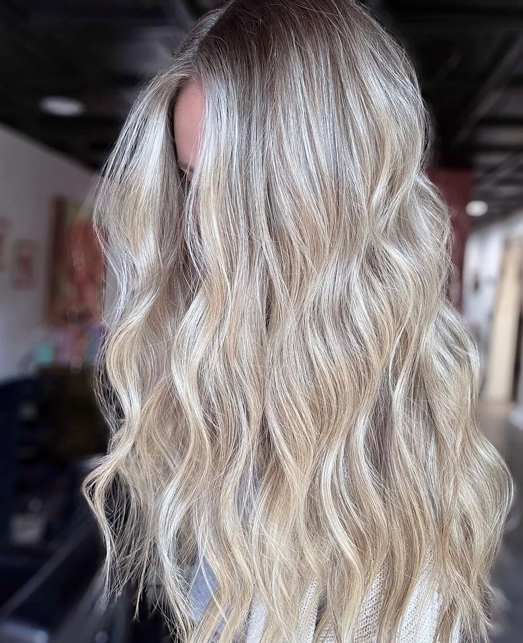 Thankful for a new week &amp; ready to be back in the salon❤️ @land_of_ozz 🍄