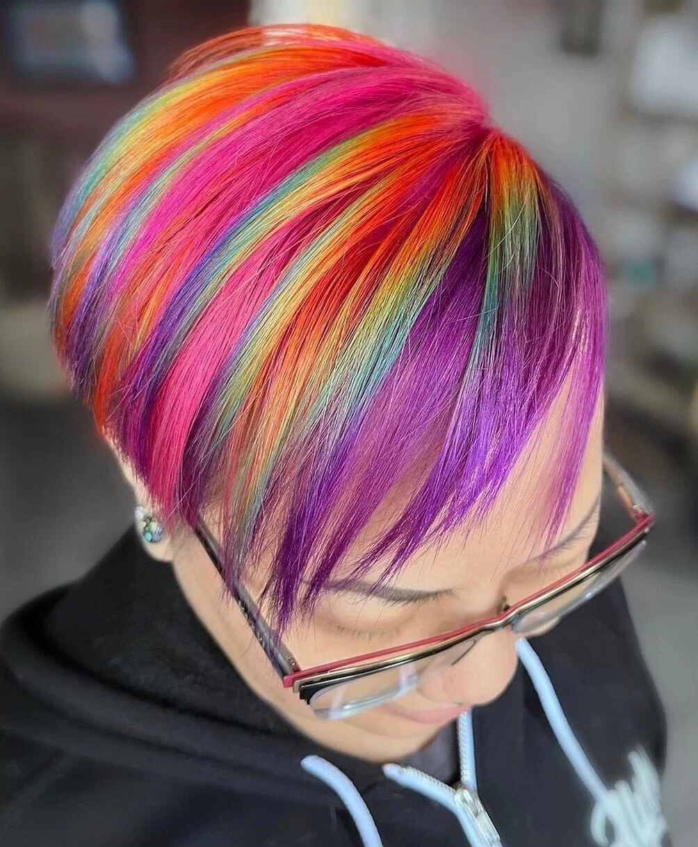 It&rsquo;s not always sunshine &amp; rainbows&hellip; unless your hairstylist is @land_of_ozz, then it&rsquo;s always #sunshineandrainbows 🌈☀️

Lindsey is currently booking for mid-March into April. Click the link in our bio to see her availability❤