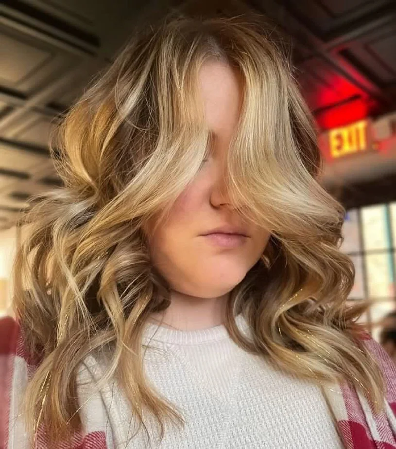 Celebrating Tinsel Tuesday w/ this GORGEOUS Golden Blonde by @honeybodnar ❤️

We are still hiring! If you are an experienced stylist looking for a change of scenery, send us at DM🍄