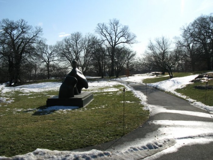 Henry Moore Statue.jpg