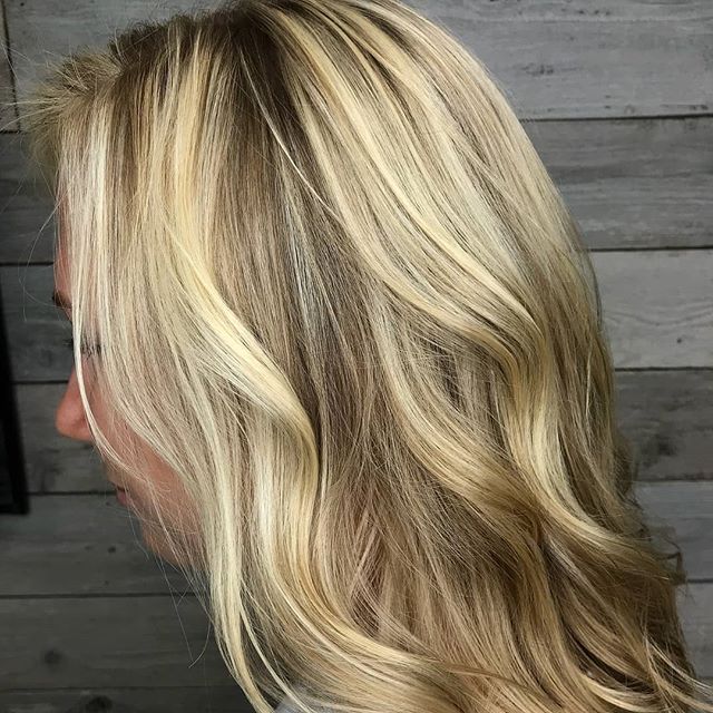 Regrann from @kittyheidi -  @the_hair_doctor  thankyou for blowing my mind in class I&rsquo;ve been killing it all week after your class new techniques and inspiration xoxo #salonbellabellevue #bellevue #bellevuehair #trusslighting  @trussprofessiona
