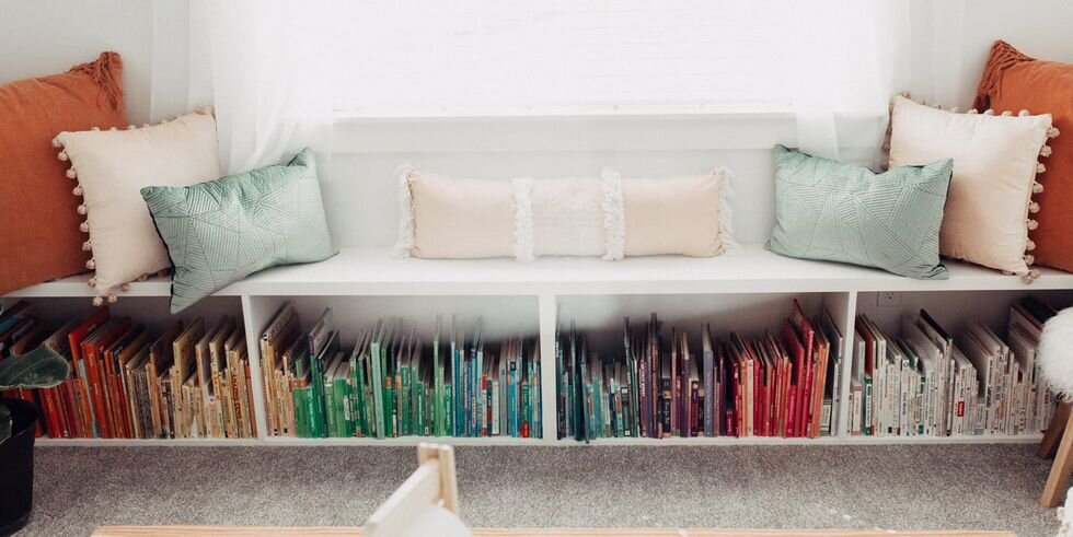 Having a built-in shelf below seating is a functional way to store not only books, but any toys. Throw in a little color coordination and you’ve got the perfect organization! Via: Elle Decor