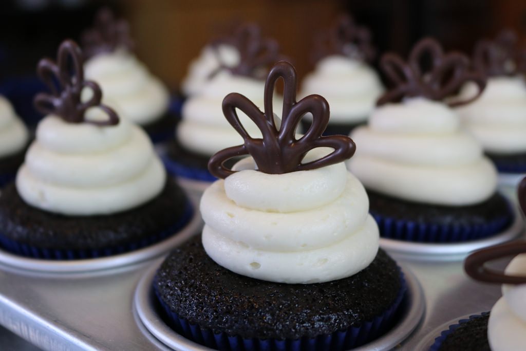 Chocolate Cupcakes w/Vanilla Buttercream