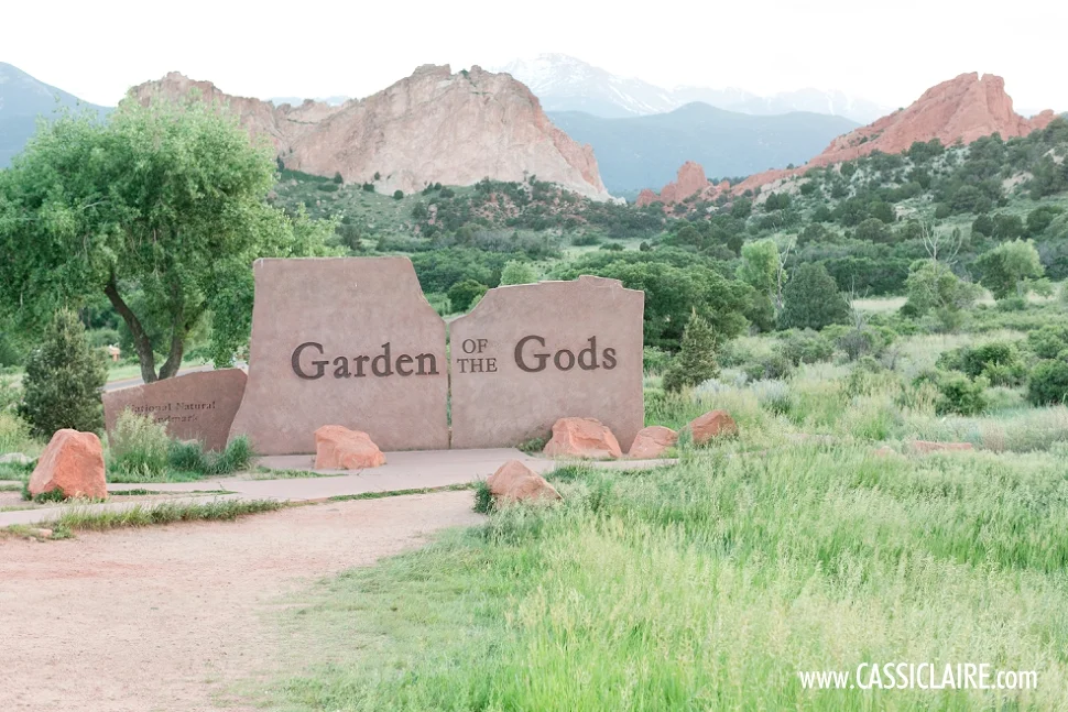 Garden-of-the-Gods-Engagement-Photos_01.jpg