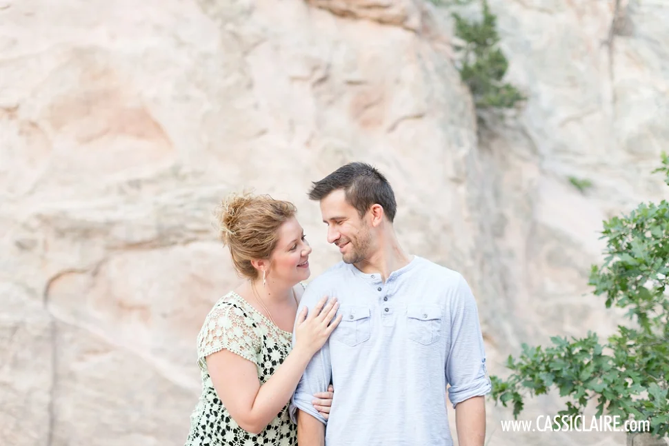 Garden-of-the-Gods-Engagement-Photos_09.jpg