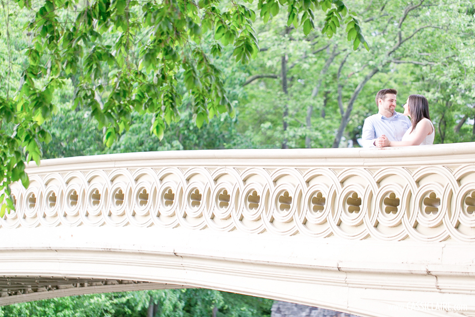 Bow-Bridge-Engagement-Photos_04_2editgreens.jpg