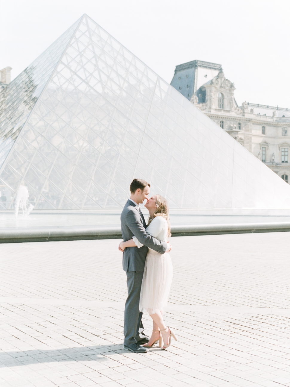 Paris-Photographer-Louvre-Museum-Engagement-Session_04.jpg