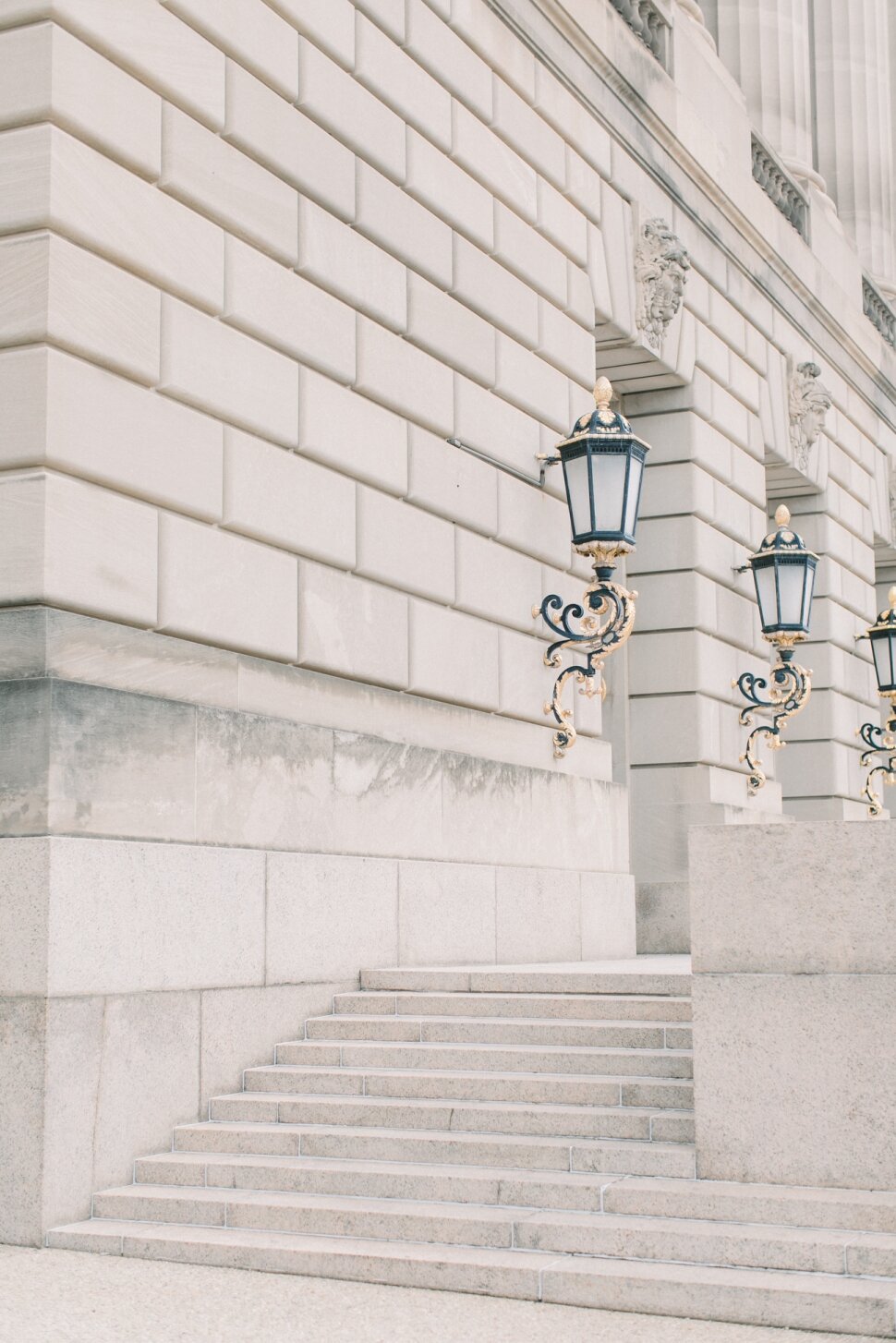 DC-Engagement-Session-Lincoln-Memorial-Cherry-Blossoms-Downtown-DC_Cassi-Claire_029.jpg