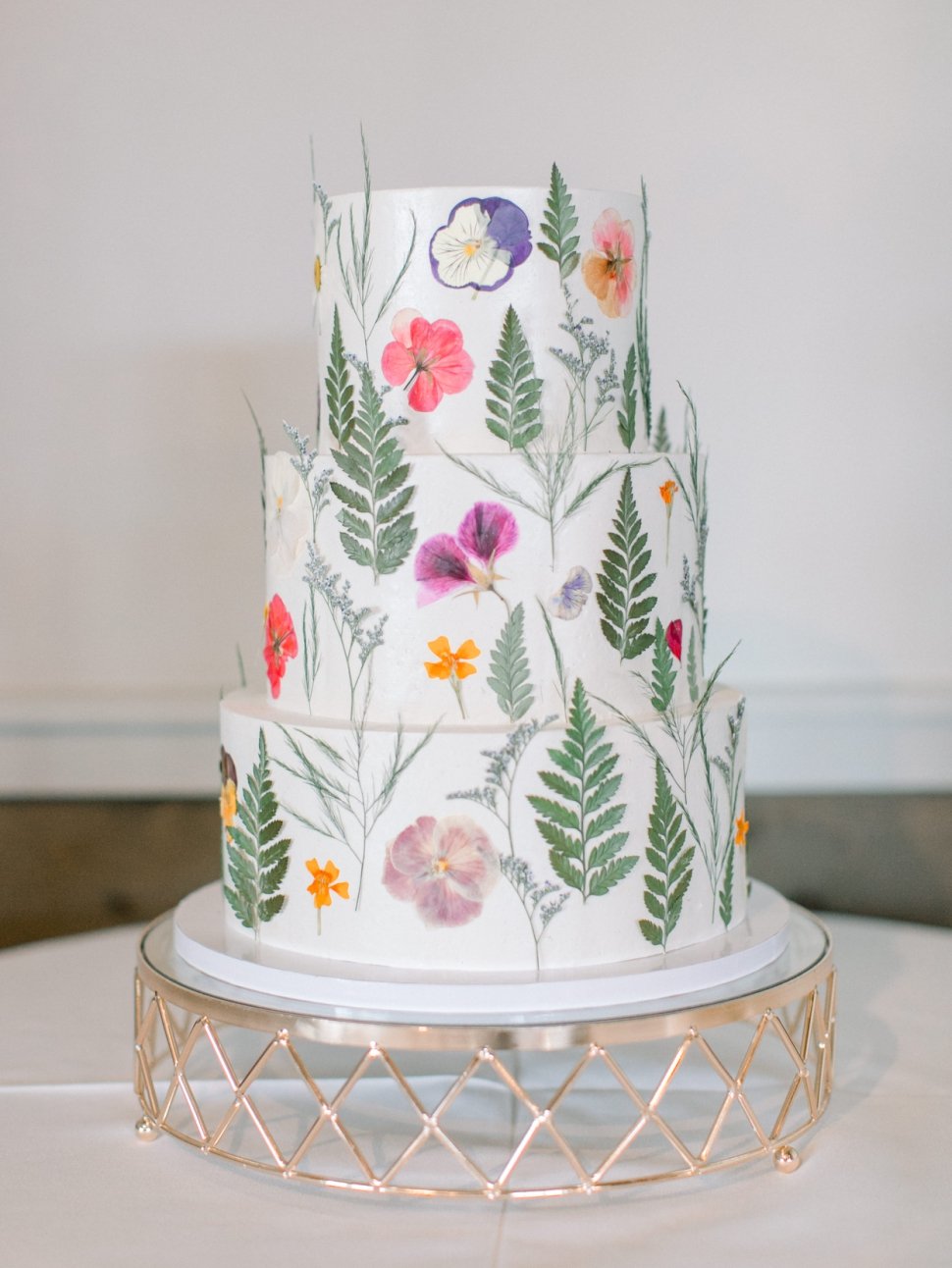 dried florals on wedding cake