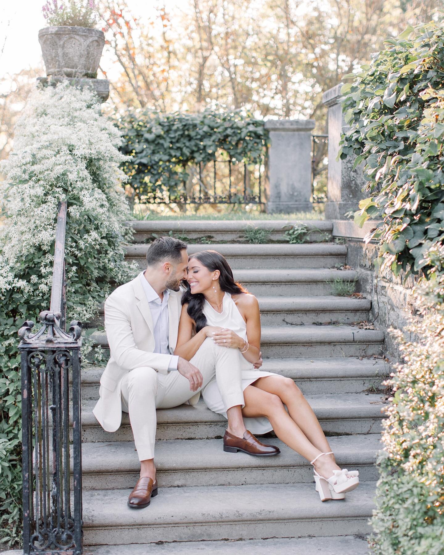 ✨ Kristina &amp; Anthony ✨

Swipe for the floral dress to be named QUEEN above all other floral dresses. 👏🏻 Kristina and Anthony are as kind as they are gorgeous! We had the best time pretending we were in Europe on these gorgeous grounds filled wi