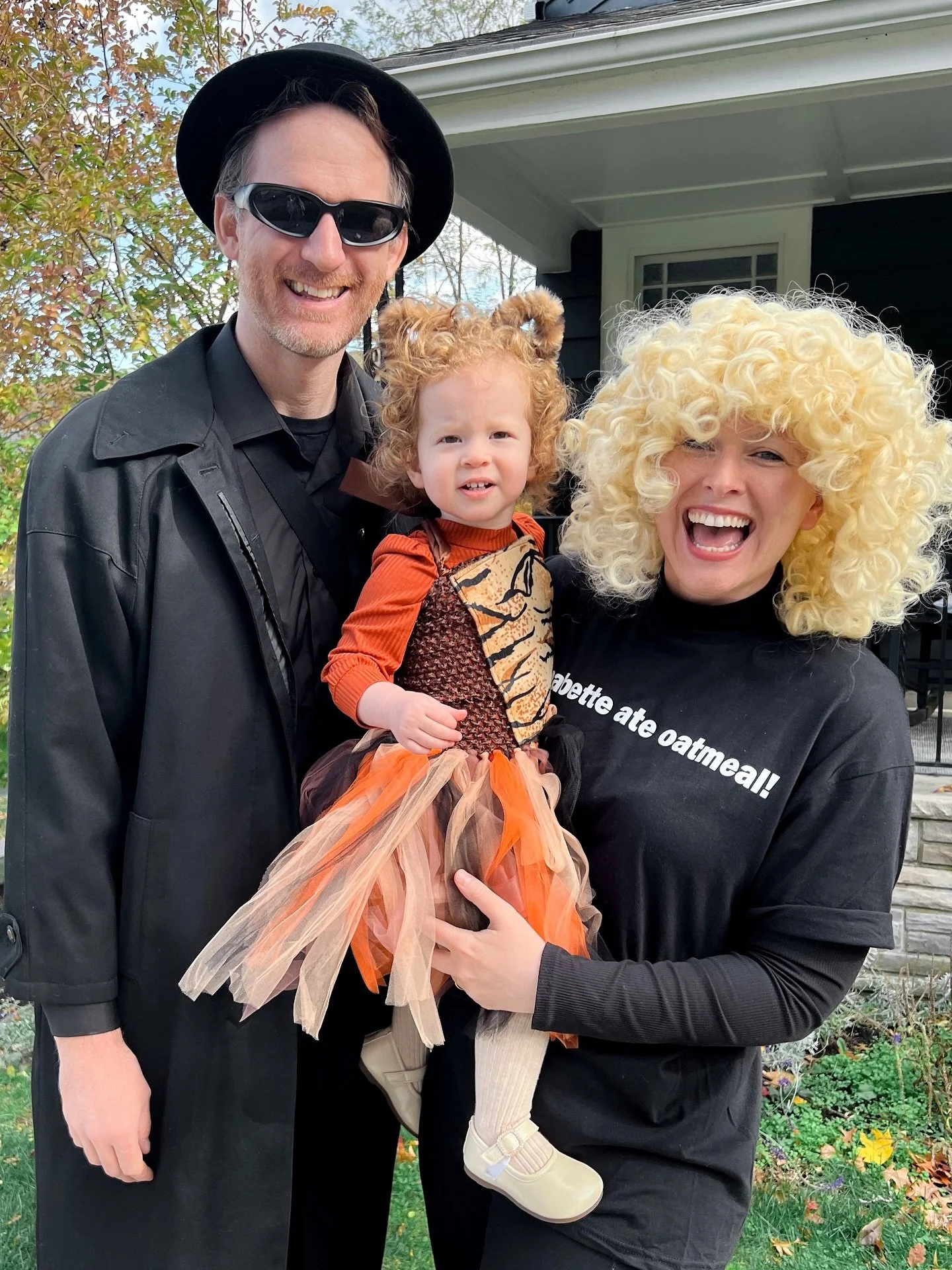 Team Morey ✌🏻 Happy Halloween sugar! 

XO, Babette, Morey, and Apricot 😻

#gilmoregirls