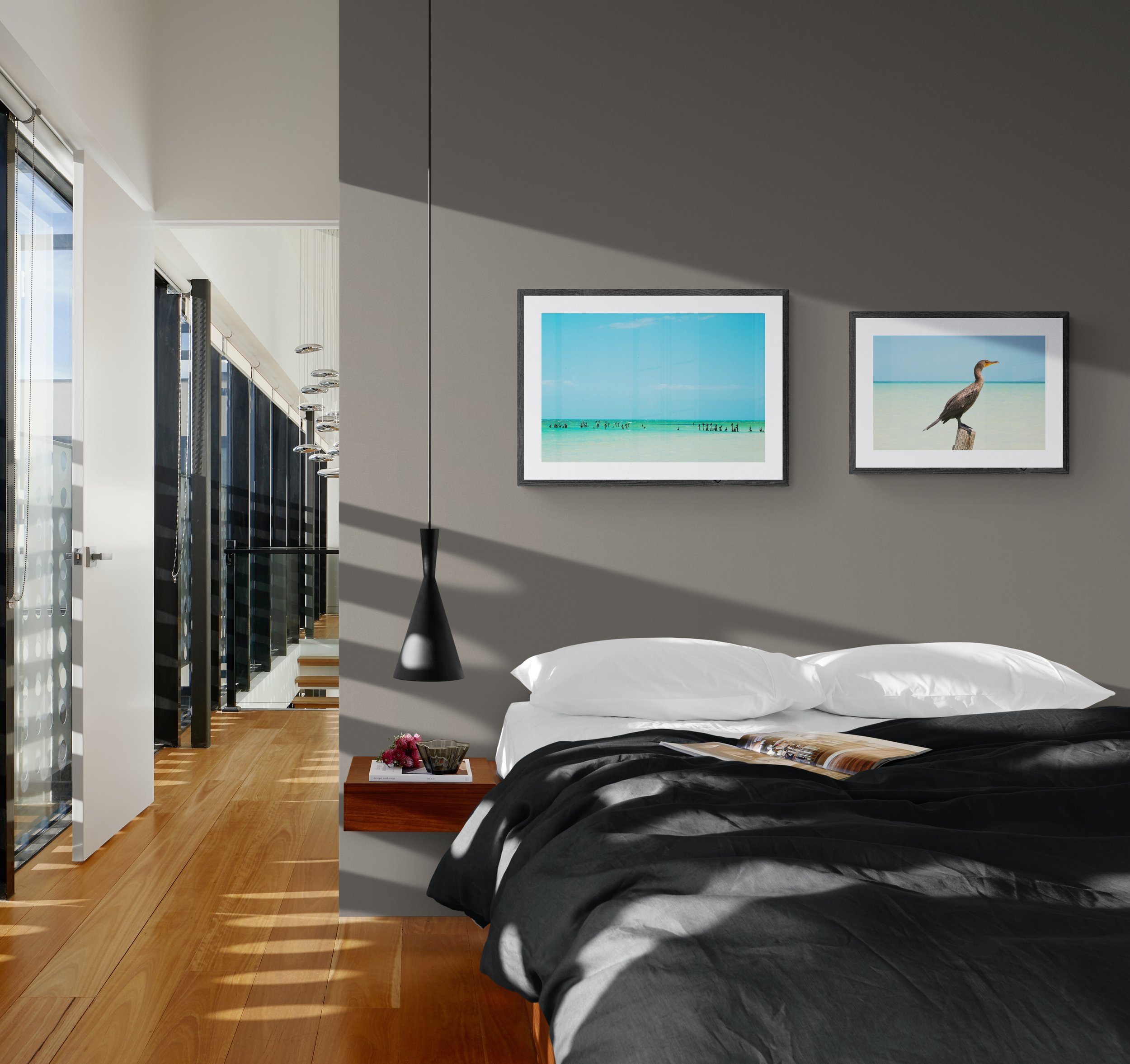 Stylish_apartment_bedroom_with_large_windows (1).jpg