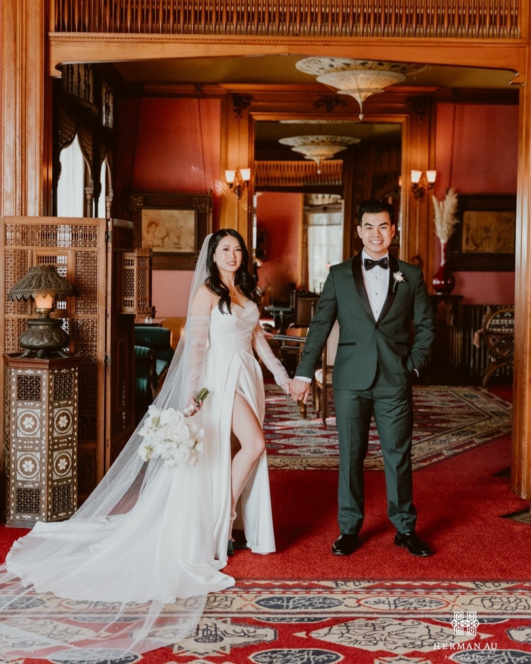 So grateful for amazing couples that I get to work with, like L+W here. But also very grateful for the amazing vendors I get to work with who very graciously send me sneak peeks like this! Total fireeee! 

@thecastlegreen @bottleshopsm @romanesquecat