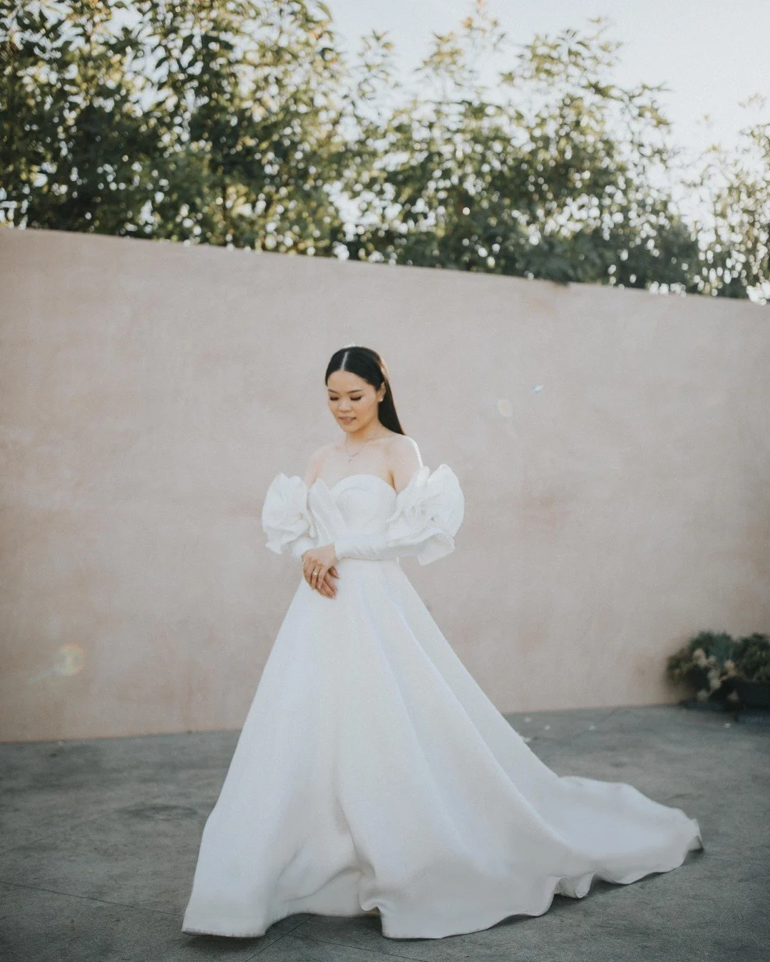A moment for this beautiful dress on this beautiful bride!

@hangar21venue @rachmdesignstudio @dior @jayscatering  @makeupbyhendra @leovalentinohair @bryte.moments