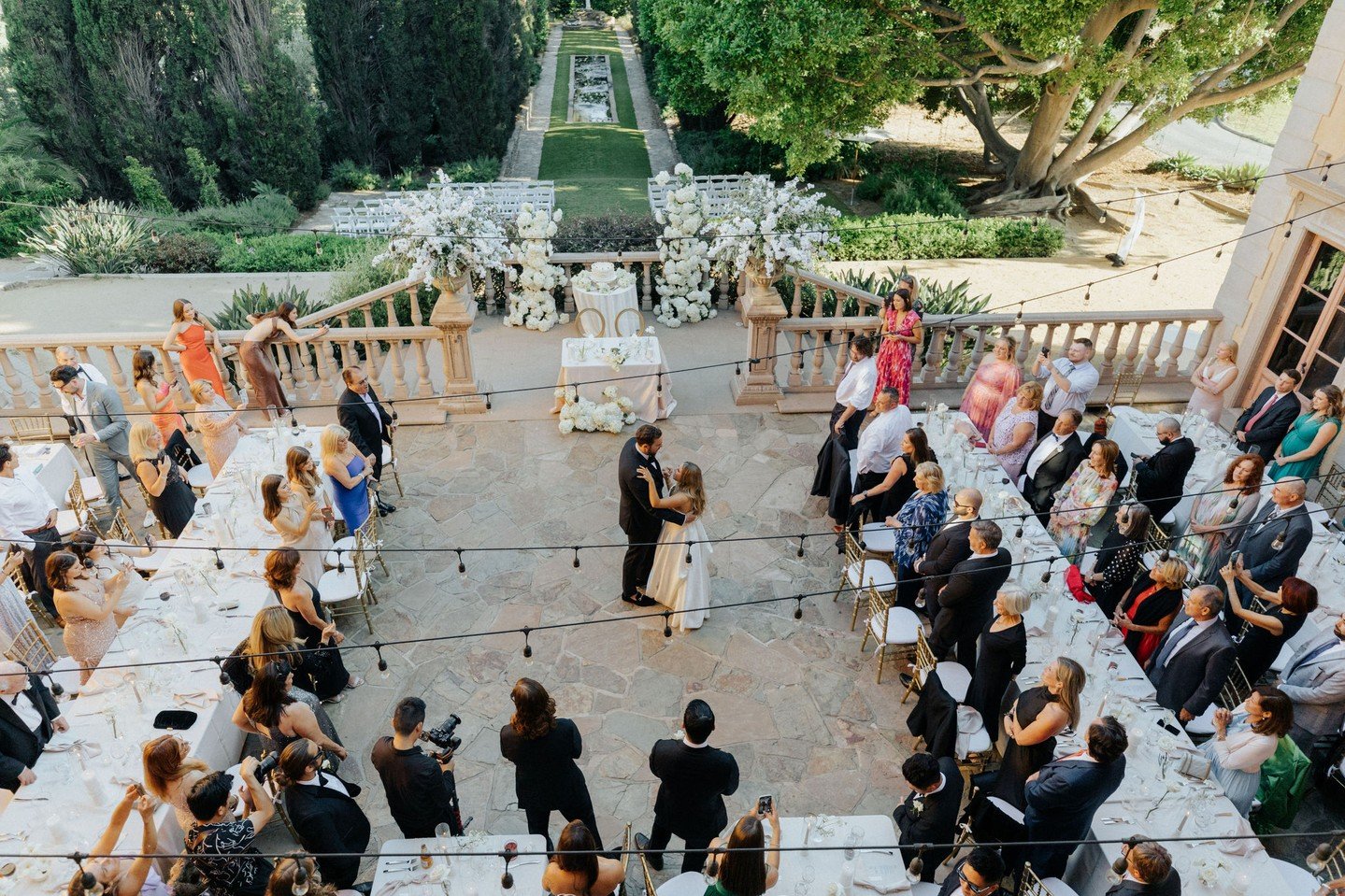 We're back at our favorite Villa today for another beautiful wedding, so I thought it would be fitting to share this image from S+J's reception at Villa. Not a dry eye to be found here!

@villadelsoldoro @littlelilyskitchenla @sugar_kane_bake_shop @e