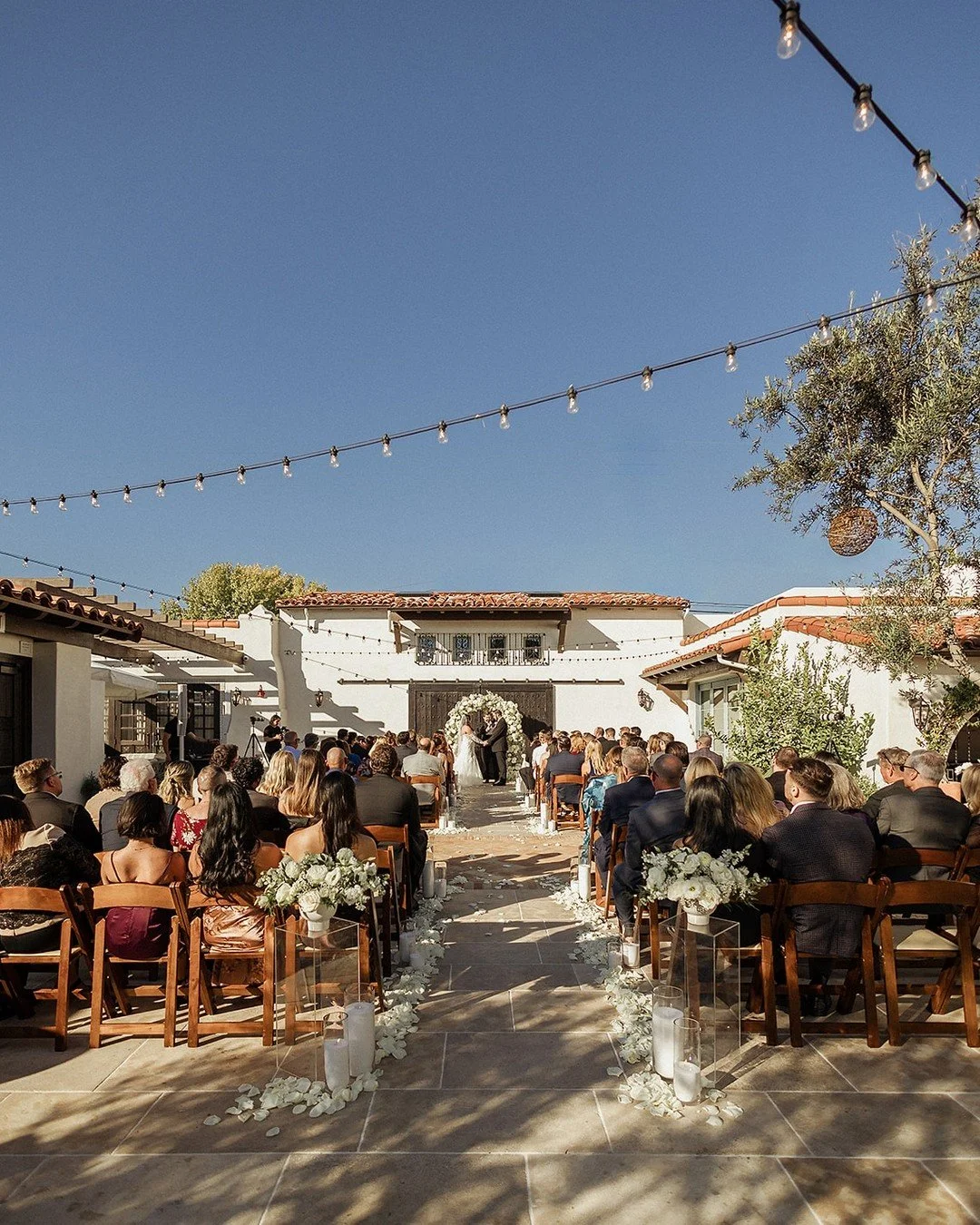 It was the most beautiful October day by the coast for this lovely couple's wedding day at our favorite Agape San Clemente. Perfect all around ✨

@agapesanclemente @afabsoiree @itsdjbmo @revealhairandmakeup @oliviasmum @lisettegatliff @stephaniesline