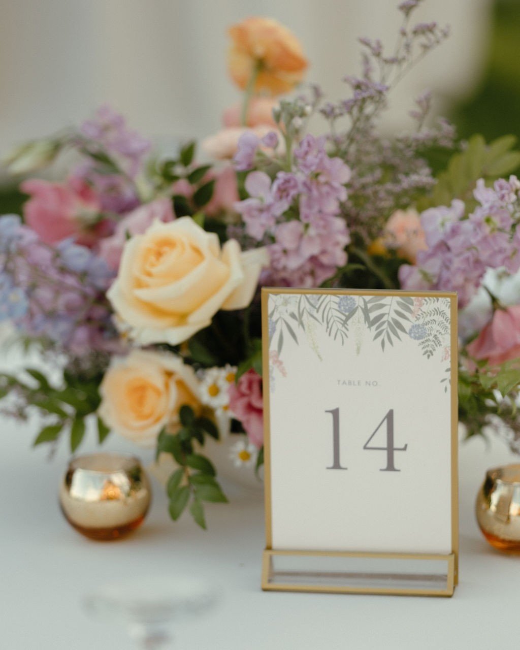 I love a great table number and floral centerpiece combination, just like what H+J chose for their big day. So pretty!

@lbma_events @clairesatthemuseum @afabsoiree @violettesflowers @madelinebarrphoto
