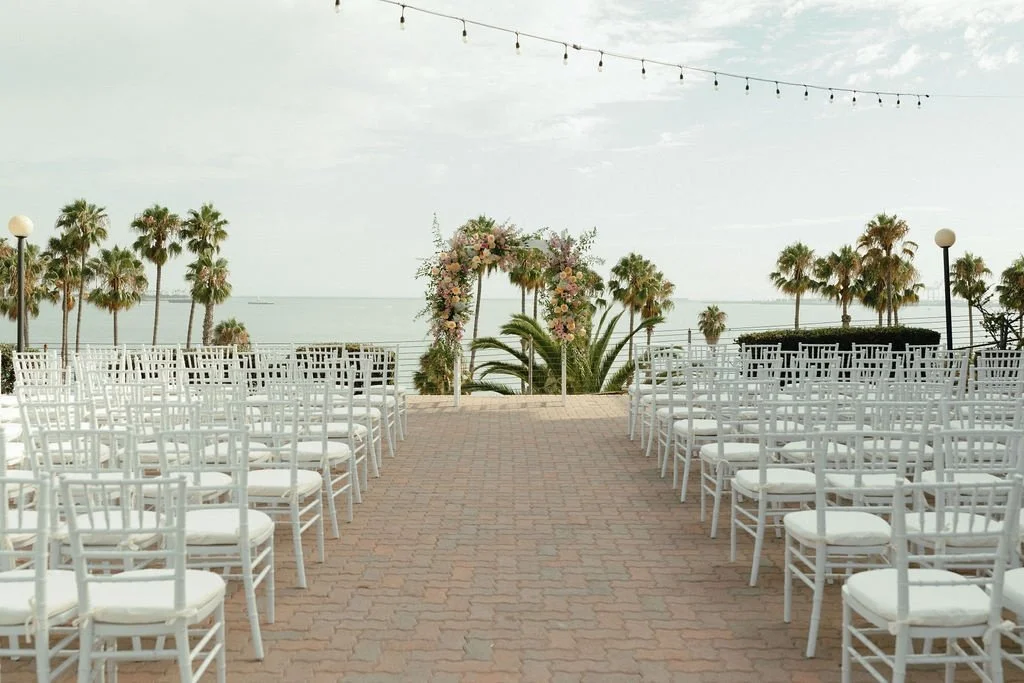 My absolute favorite place to be is by the ocean, so it's always a treat when we get to do a wedding at our favorite LBMA. We loved working on this one for our sweet couple H+J. 

@lbma_events @clairesatthemuseum @afabsoiree @artsybakes_bymana  @loot