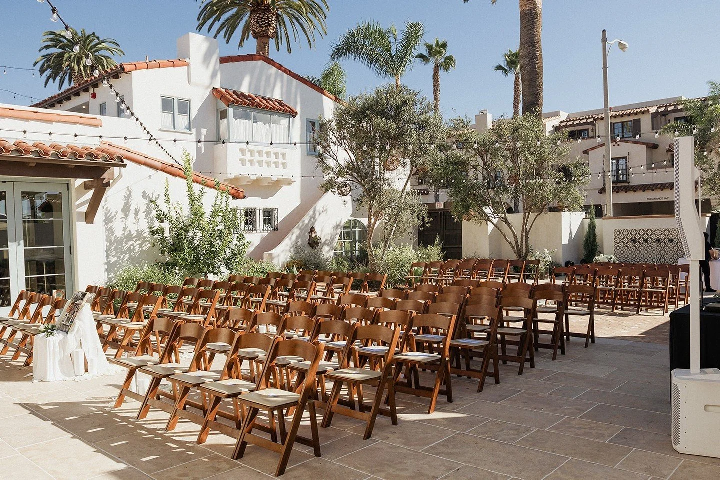 Outdoor ceremonies in SoCal are just one-of-a-kind. And the space at our favorite Agape San Clemente just exudes quintessential SoCal sunshine. 

@agapesanclemente @afabsoiree @itsdjbmo @revealhairandmakeup @oliviasmum @lisettegatliff @stephaniesline