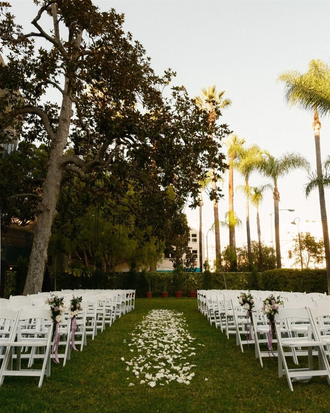 If you are getting married at Castle Green with the bridge as your backdrop, this is the view you can expect when looking out at your guests. Not a bad view if I do say so myself!

@thecastlegreen @afabsoiree @littlelilyskitchen @delightpastry @secon