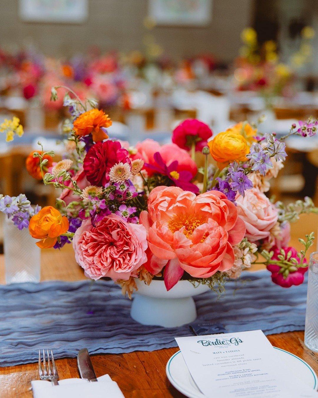 Just some vibrant happy florals to brighten your day :) 

@birdiegsla @afabsoiree  @ixoraflorist @teribphotography