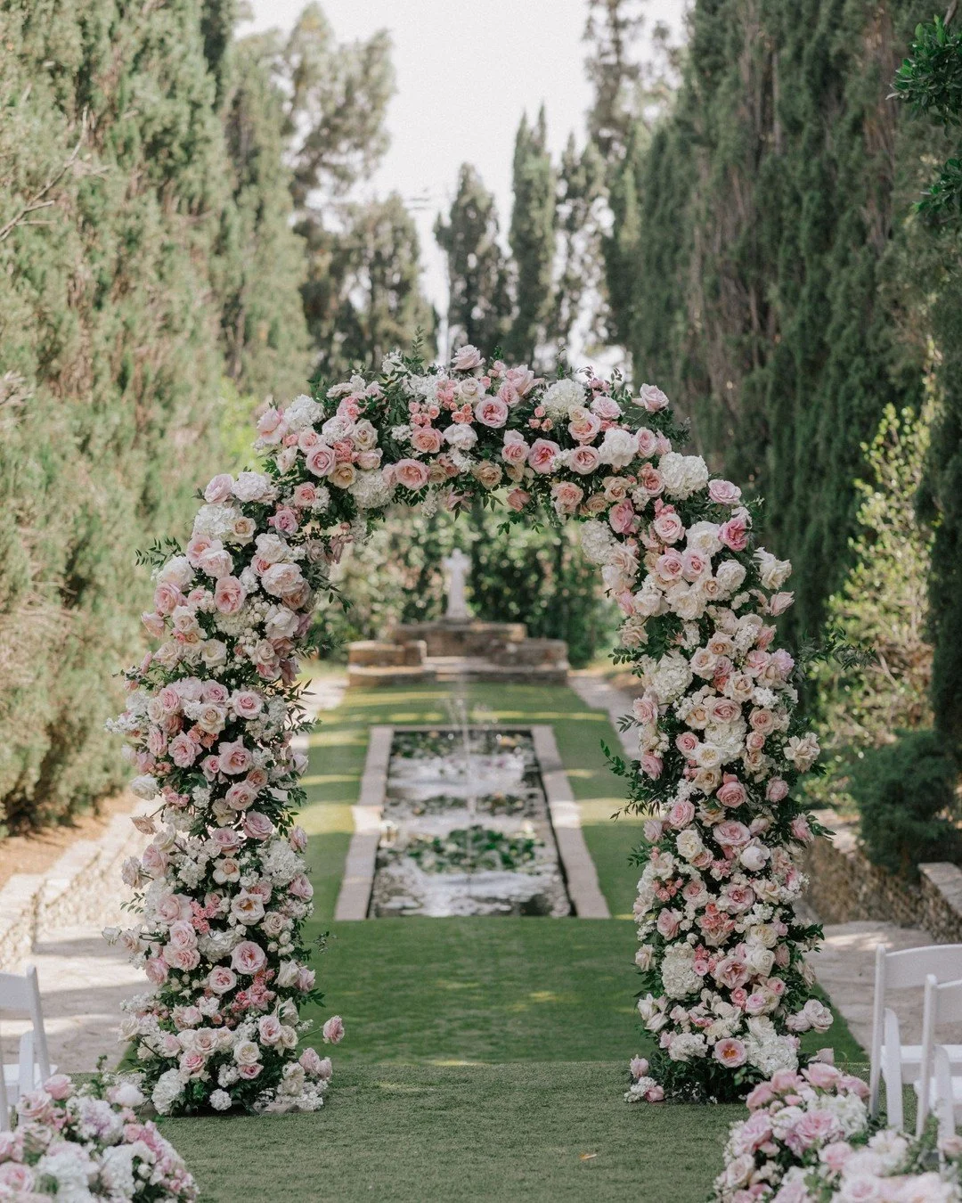 Just a bunch of beautiful and lush florals for a gorgeous wedding day at one of our favorite venues. 

@villadelsoldoro @afabsoiree @deflorala @bryte.moments @mtb_event_rentals