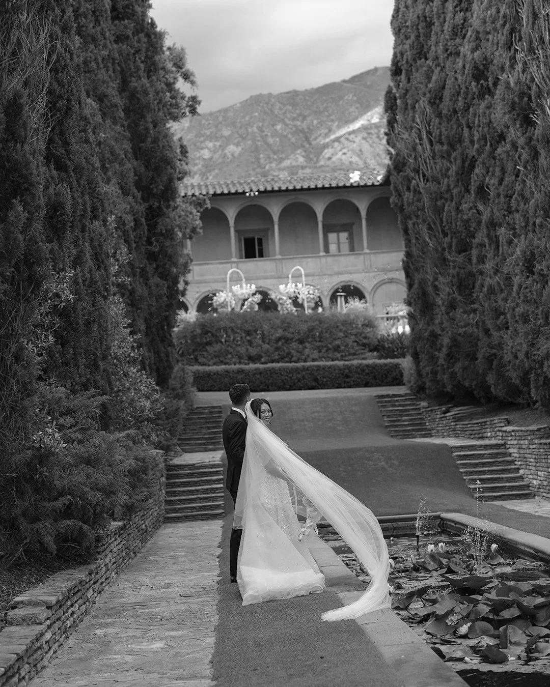 Sneaks from a magical day in Sierra Madre ✨

@villadelsoldoro @afabsoiree @chef_neal_pan @flouringla @allegro_event @kandowhitedoverelease @lkfloraldesign2024 @chialimengartistry @brandonjohnbernstein @fiona.tang_photo @thephotocloset.co @silverio_pa