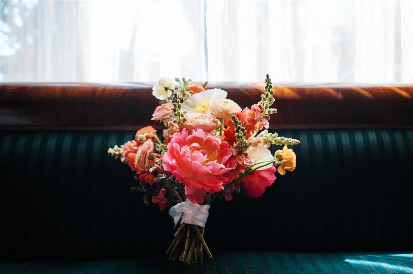 Spring is always a fun time for weddings because of all the vibrant colors and palettes we get to work with. Like this beautiful bridal bouquet that our bride K chose for her special day. 

@thecastlegreen @afabsoiree @ixoraflorist @samturchinphoto