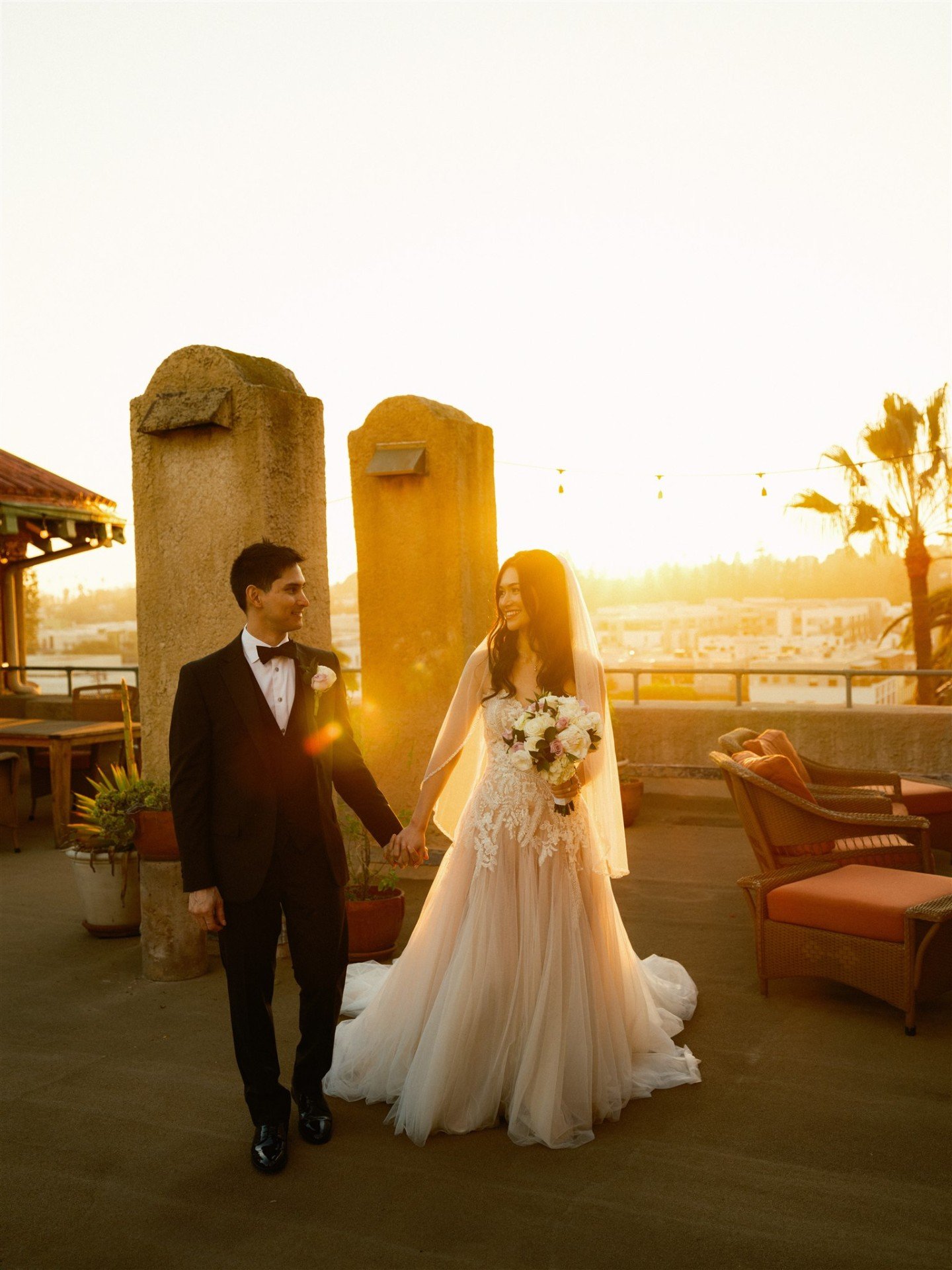 If you're wondering what Golden Hour refers to, this would be a great image descriptor. A+R basked in that glow on the rooftop of Castle Green for as long as they could and delivered us these beautiful gems!

@thecastlegreen @afabsoiree @flowersbysha