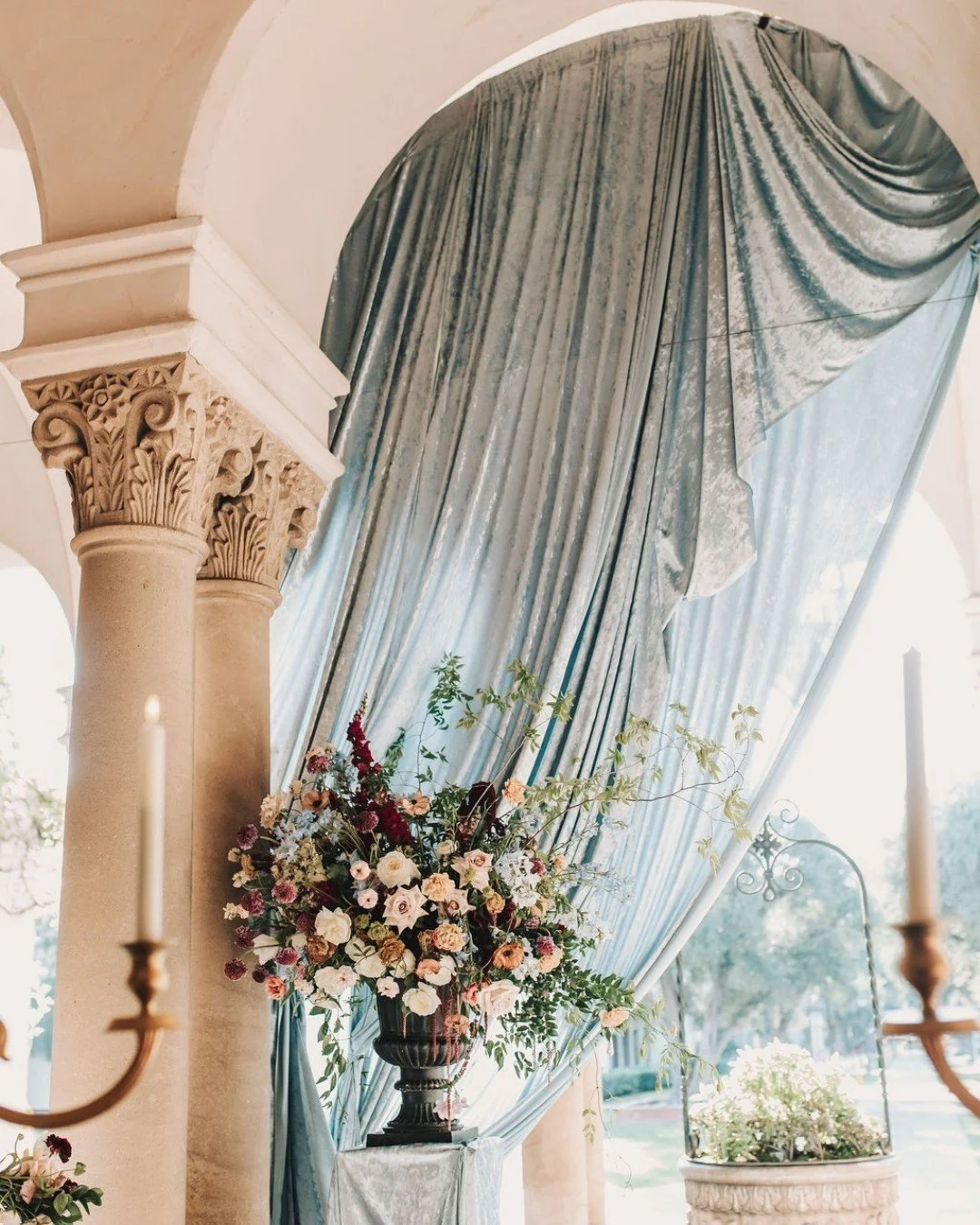 When you work with skilled and talented vendors and you give them your vision, you better believe they will execute and then some. Like one of our favorite florists Ixora did for K+P's big day at the beautiful Athenaeum. This turned out amazing in pe