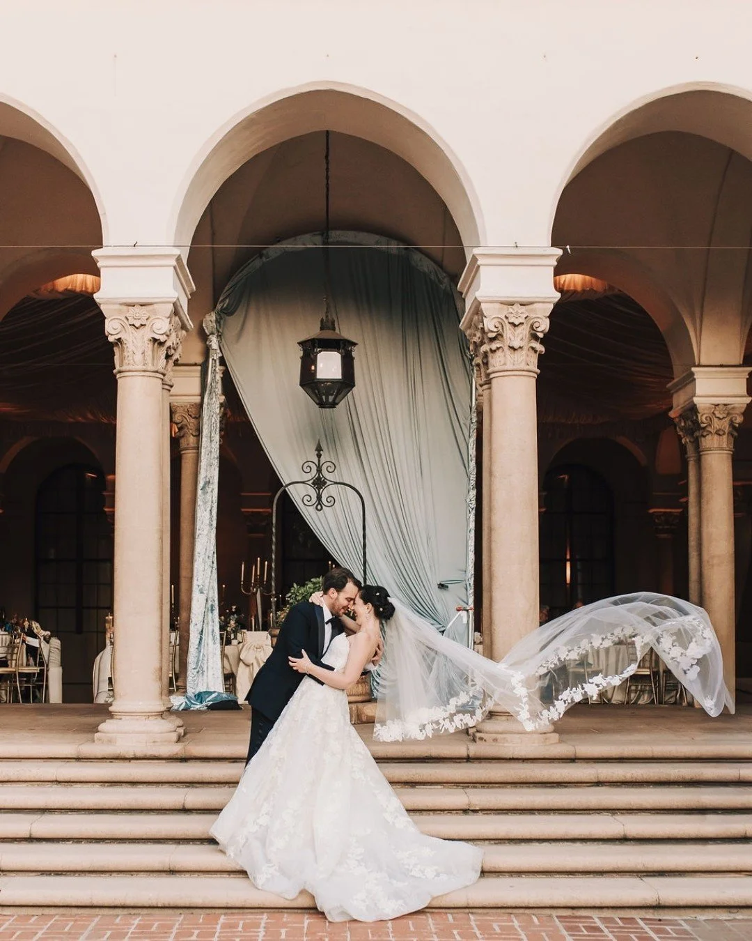 The wind was an unpaid actor in this portrait because look at the lift of that gorgeous veil! Talk about adding drama and flair to a photo. Loved this snap of this beautiful couple! 

@caltechathenaeumweddings @afabsoiree @thebutterend @voxdjs @emily