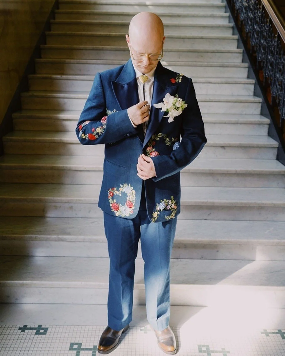 Check out the embroidered detail on our groom P's suit. One of the many amazing details featured for this beautiful wedding day. It was the best day! 

@thecastlegreen @afabsoiree @poppylavenderflorals @siliang_wang