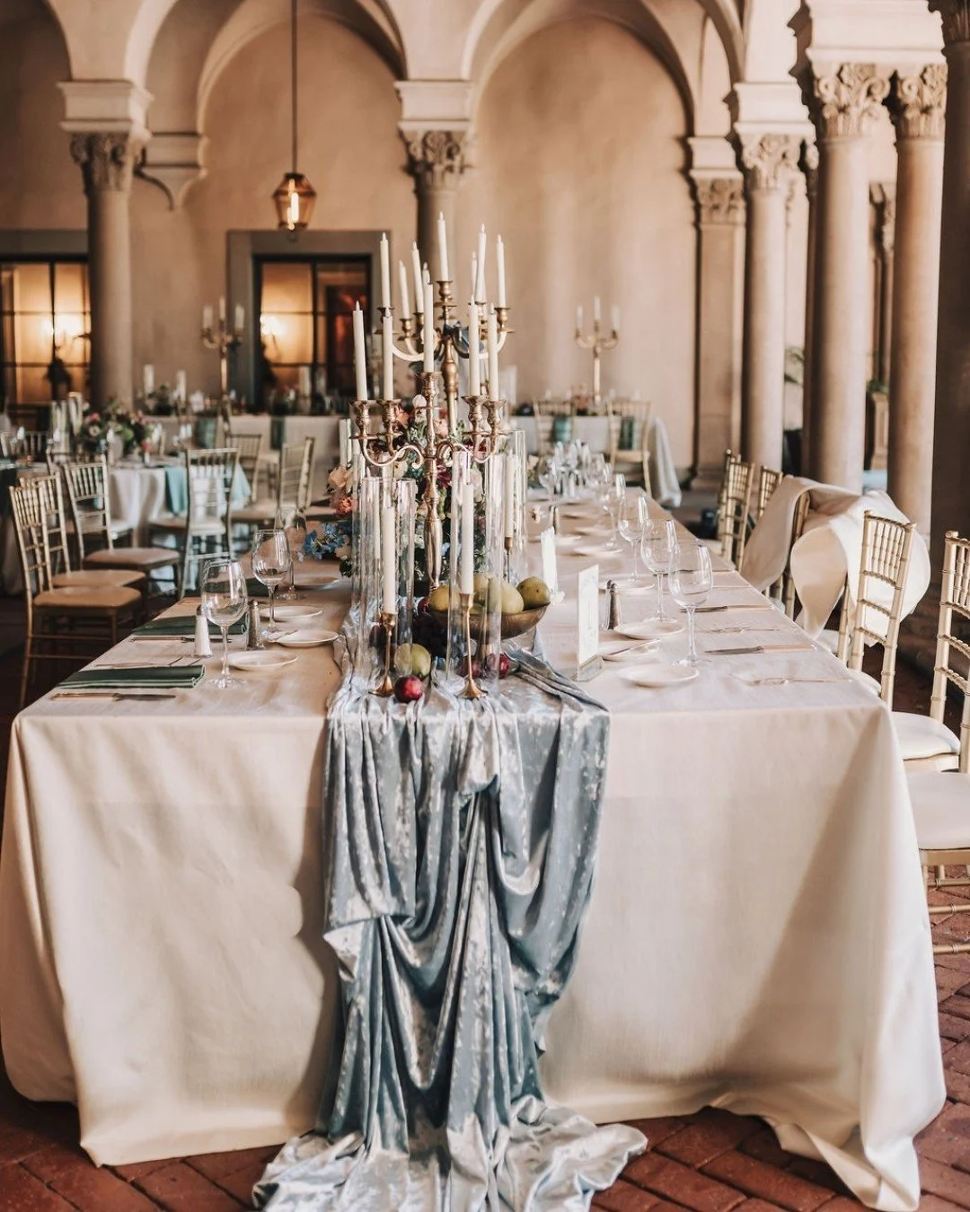 This was one of the most exquisite head tables we've ever done. Cascading linens, romantic florals, vintage candelabras and more. The design set up the tone for the entire room, all thanks to our team of amazingly talented vendors! 

@caltechathenaeu