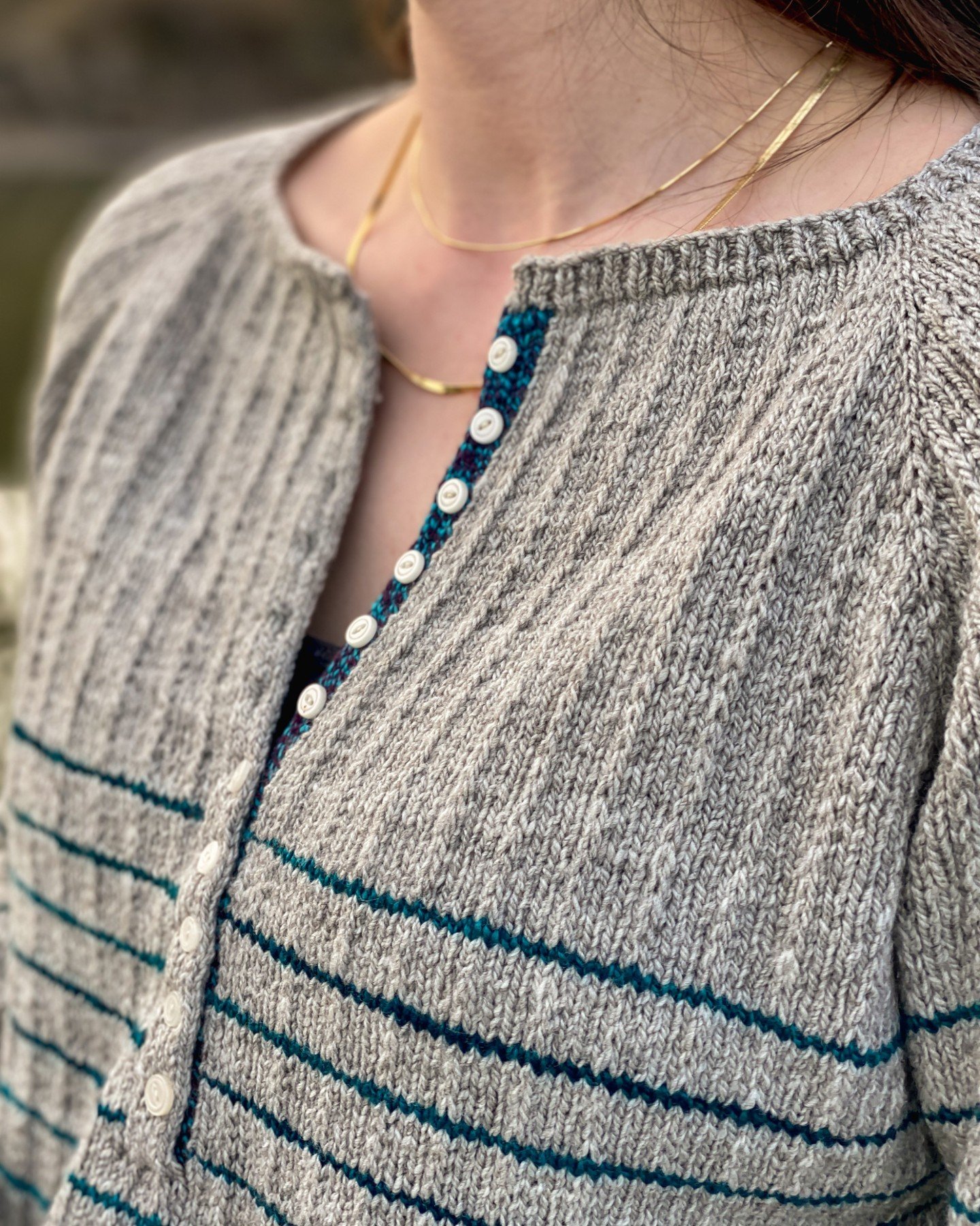 Old River Road is so much fun to make and to wear! and it's in my Spring to Summer Sale. Would you use a contrast color for stripes and the placket as shown?
.
Use code Spring2024 to save 30% through April 19th on any of my summer tops!
.
See link in