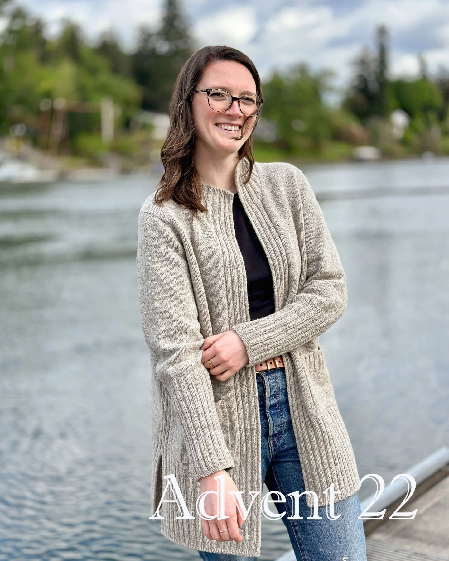 Coastal Highway is today&rsquo;s Advent Surprise! 🎉 It&rsquo;s a long, drapey cardigan with lots of movement and is perfect for all kinds of yarn, outfits and weather. It&rsquo;s top-down and seamless with structure and finishing edges built in as y