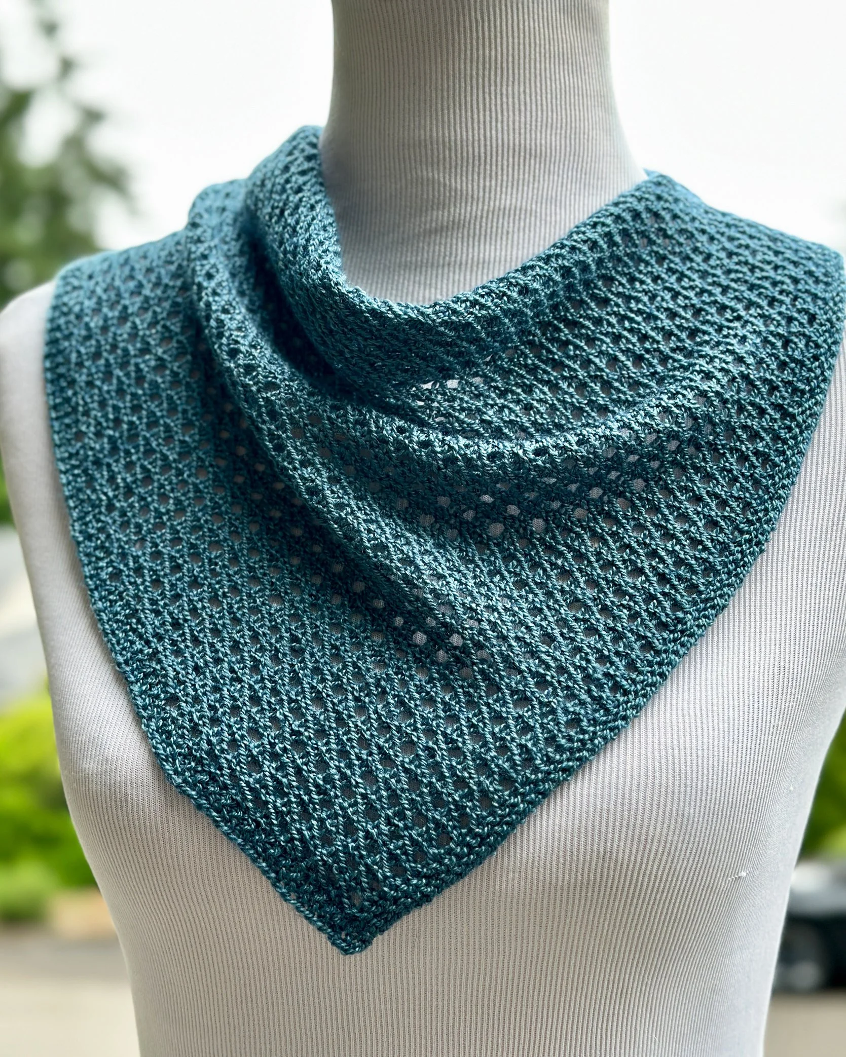Moonbeam Cowl an easy 2 st pattern that can be made in any yarn weight.